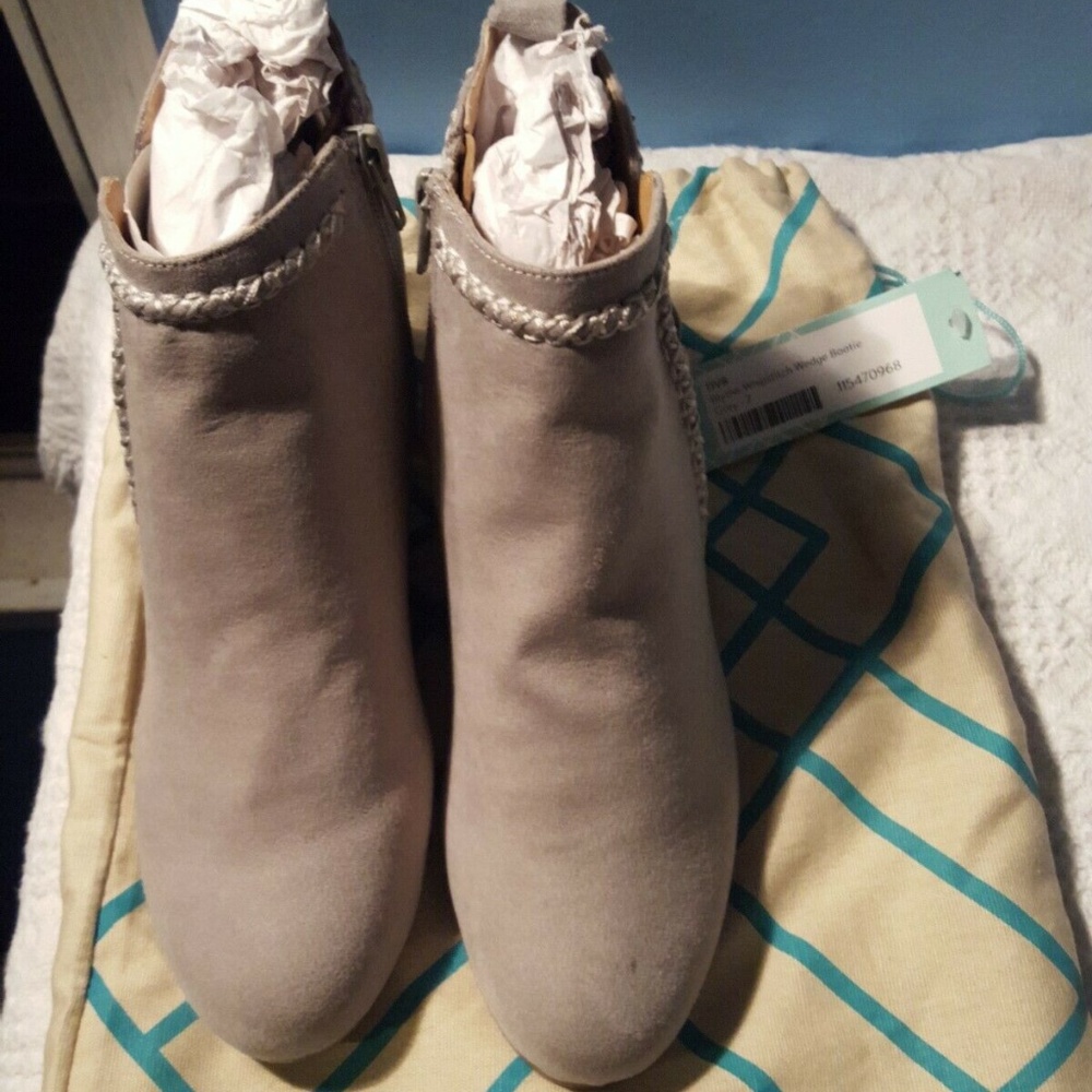 dv8 Dolce Vita  Blythe Whipstitch Wedge Bootie